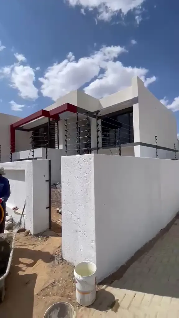 Up close: Walls and fencing going up