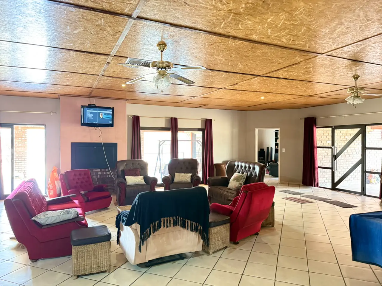 Living: Lounge