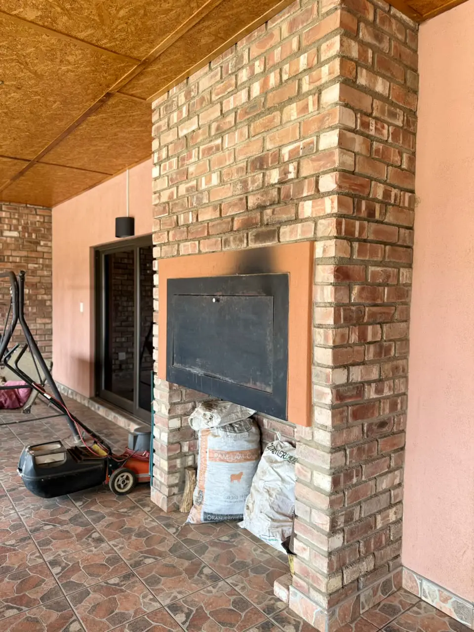 Porches: Built-in braai