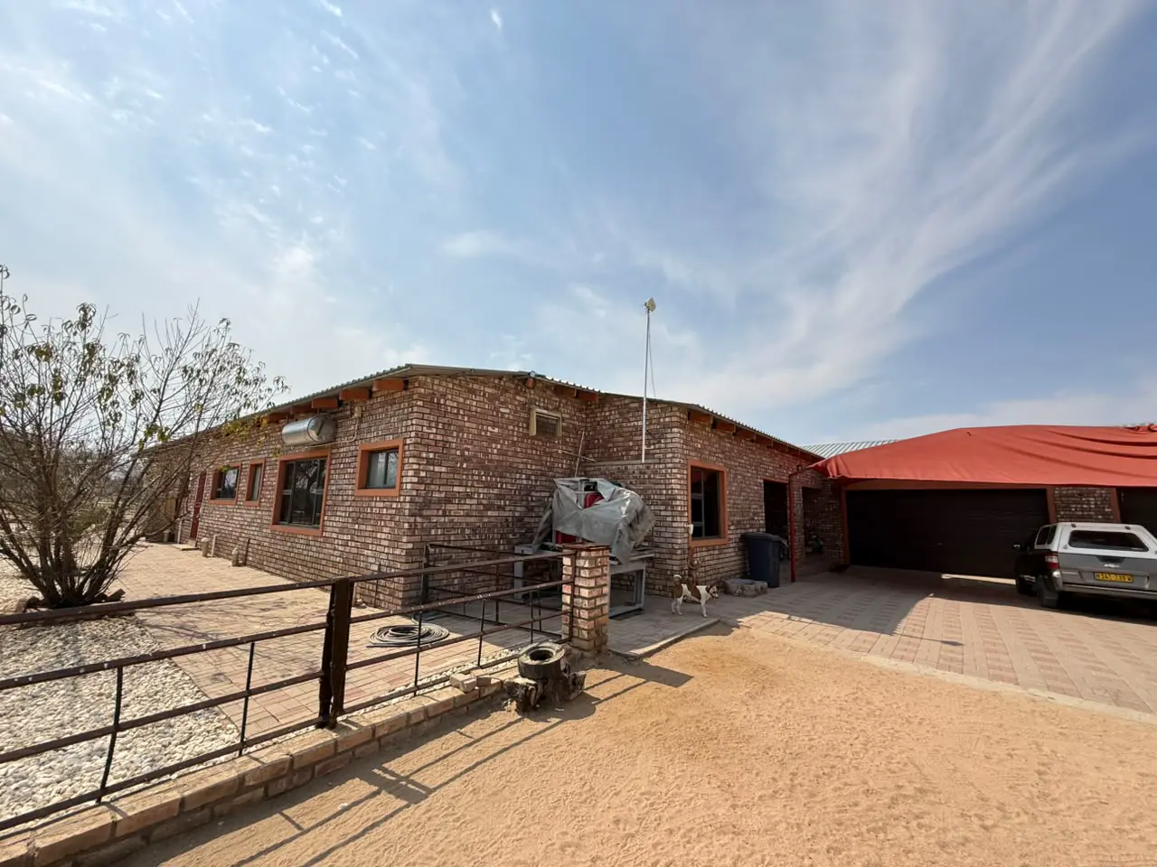 Garages: Garages and carports