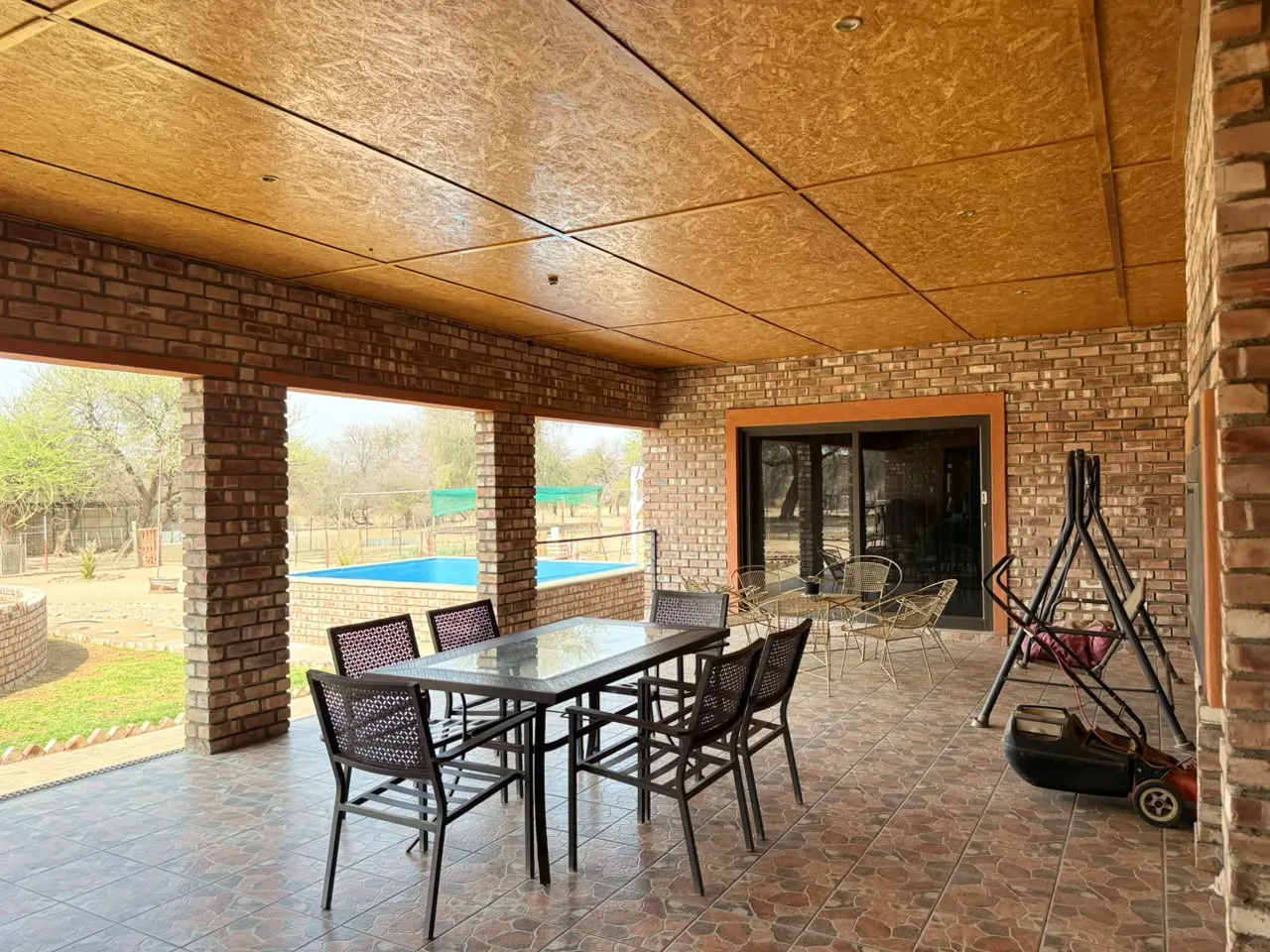 Porches: Outdoor dining