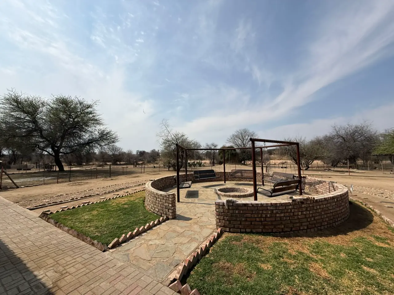 Boma: Paved paths through the yard