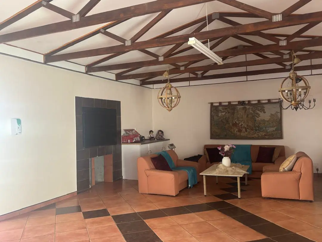 Entertainment: Indoor entertainment area