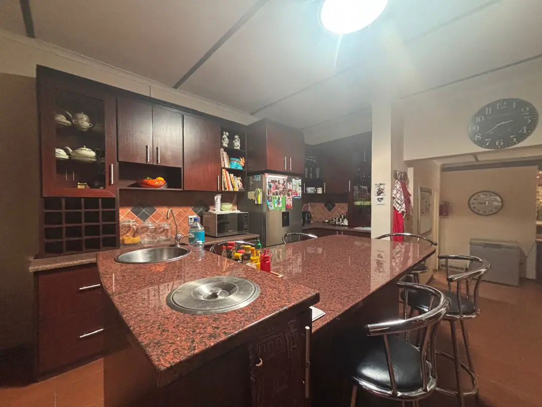 Kitchen: Plenty of cupboards