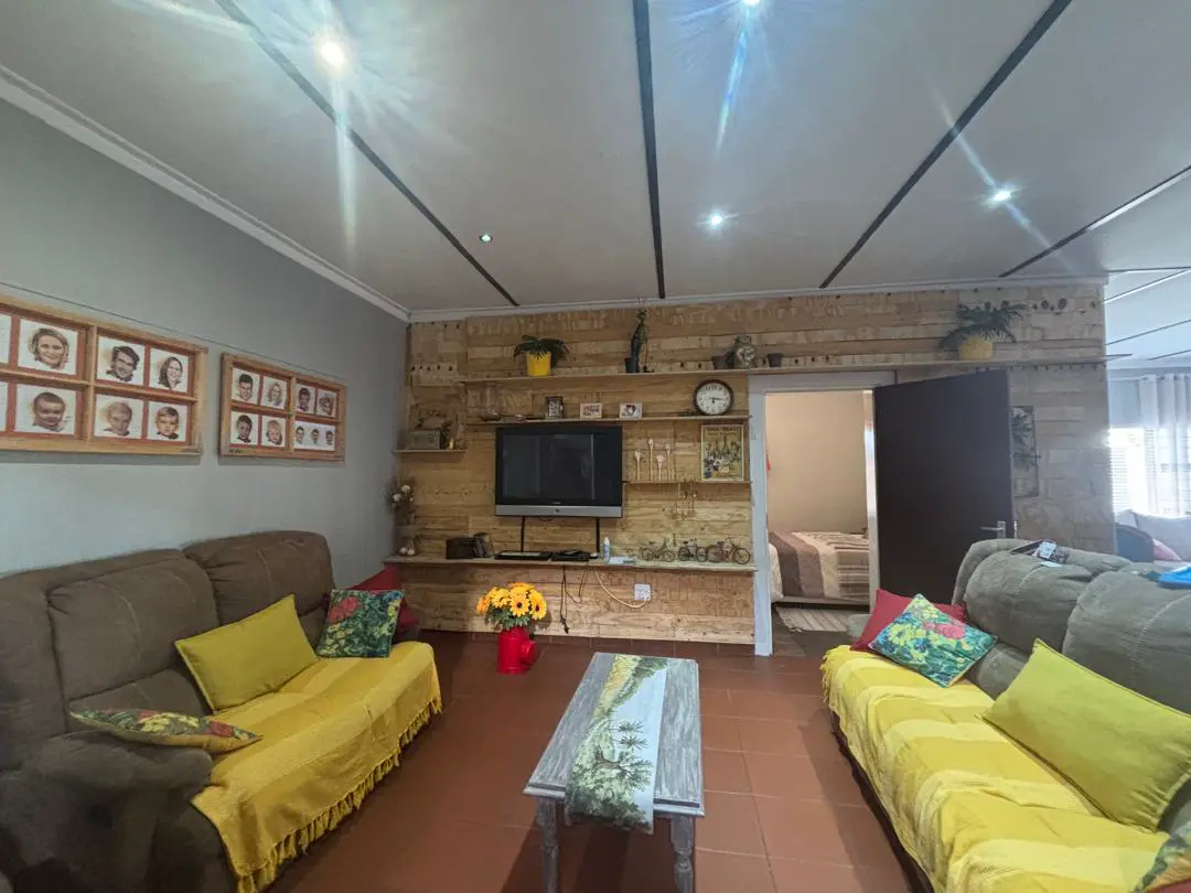 TV room: Separate TV room