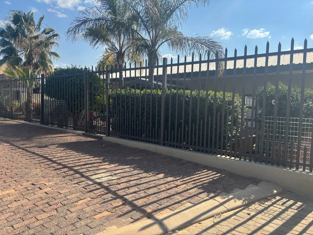 Gate and driveway of the Old Academia home